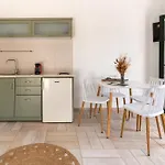 Helen's 11 Boutique