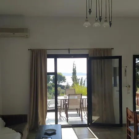 Lägenhetshotell Helen's Achladies (Skiathos)