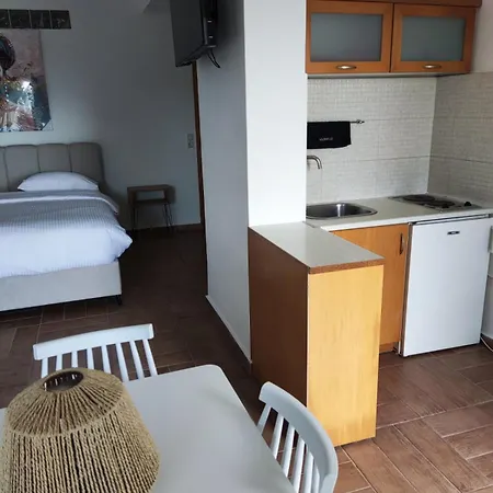 Helen's 11 Boutique Aparthotel 3*