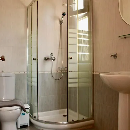 Helen's 11 Boutique 3*