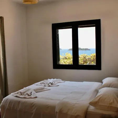 Helen's 11 Boutique Aparthotel
