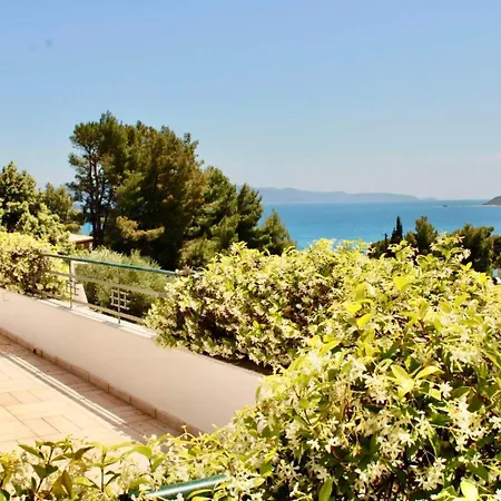 Helen's 11 Boutique Aparthotel 3*
