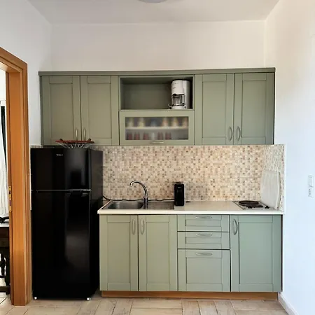 Helen's 11 Boutique Aparthotel 3*