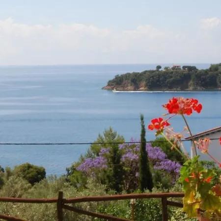 Helen's 11 Boutique Aparthotel 3*