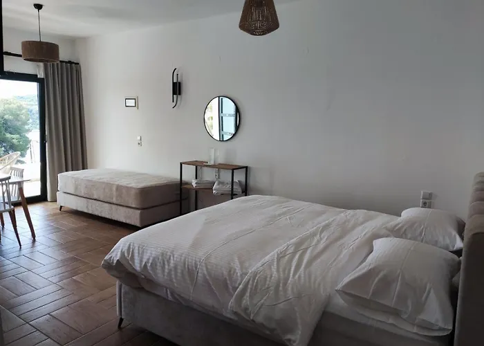 Helen's 11 Boutique 3*