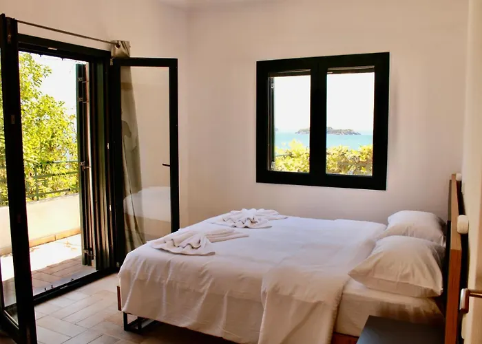 Helen's 11 Boutique 3*