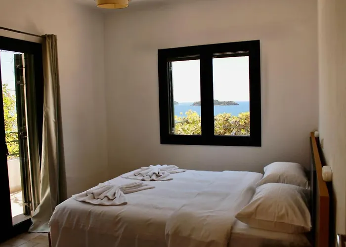 Helen's 11 Boutique Aparthotel