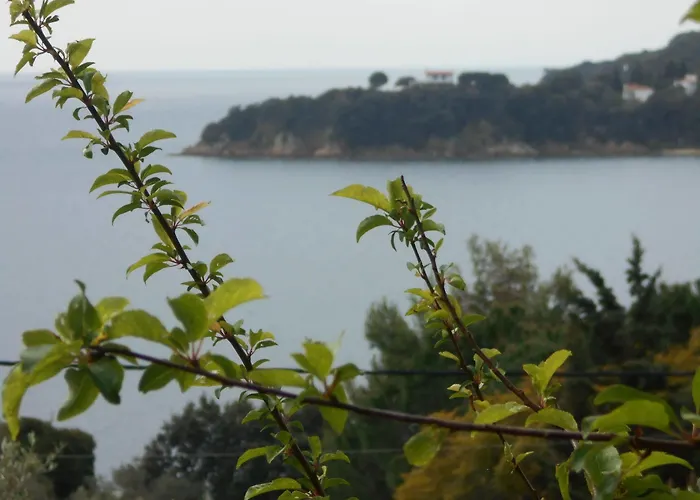 Helen's 11 Boutique Aparthotel