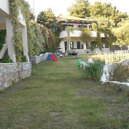 Helen's Apartahotel 3*
