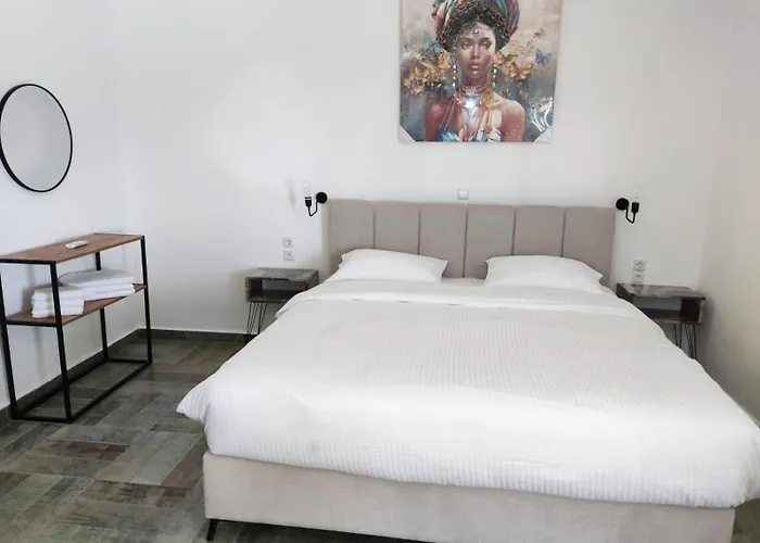 Helen's 11 Boutique Ахладиес