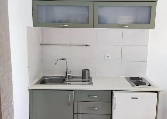 Helen's 11 Boutique Апарт-отель 3*