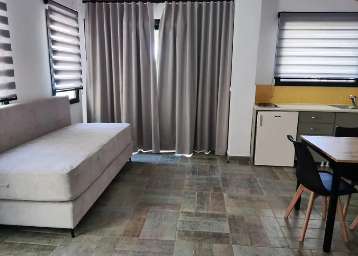 Апарт-отель Helen's 11 Boutique 3*