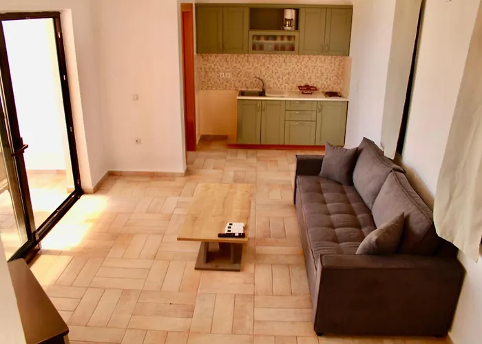 Helen's 11 Boutique 3* Ахладиес