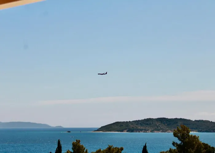 Апарт-отель Helen's 11 Boutique