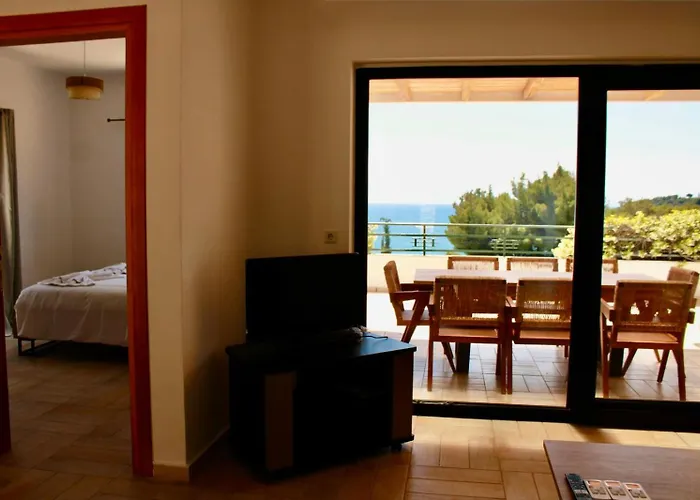 Апарт-отель Helen's 11 Boutique