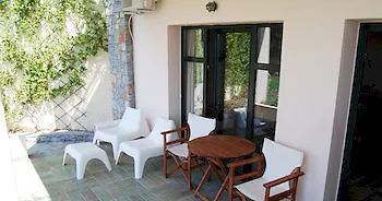 Helen's 11 Boutique Ахладиес